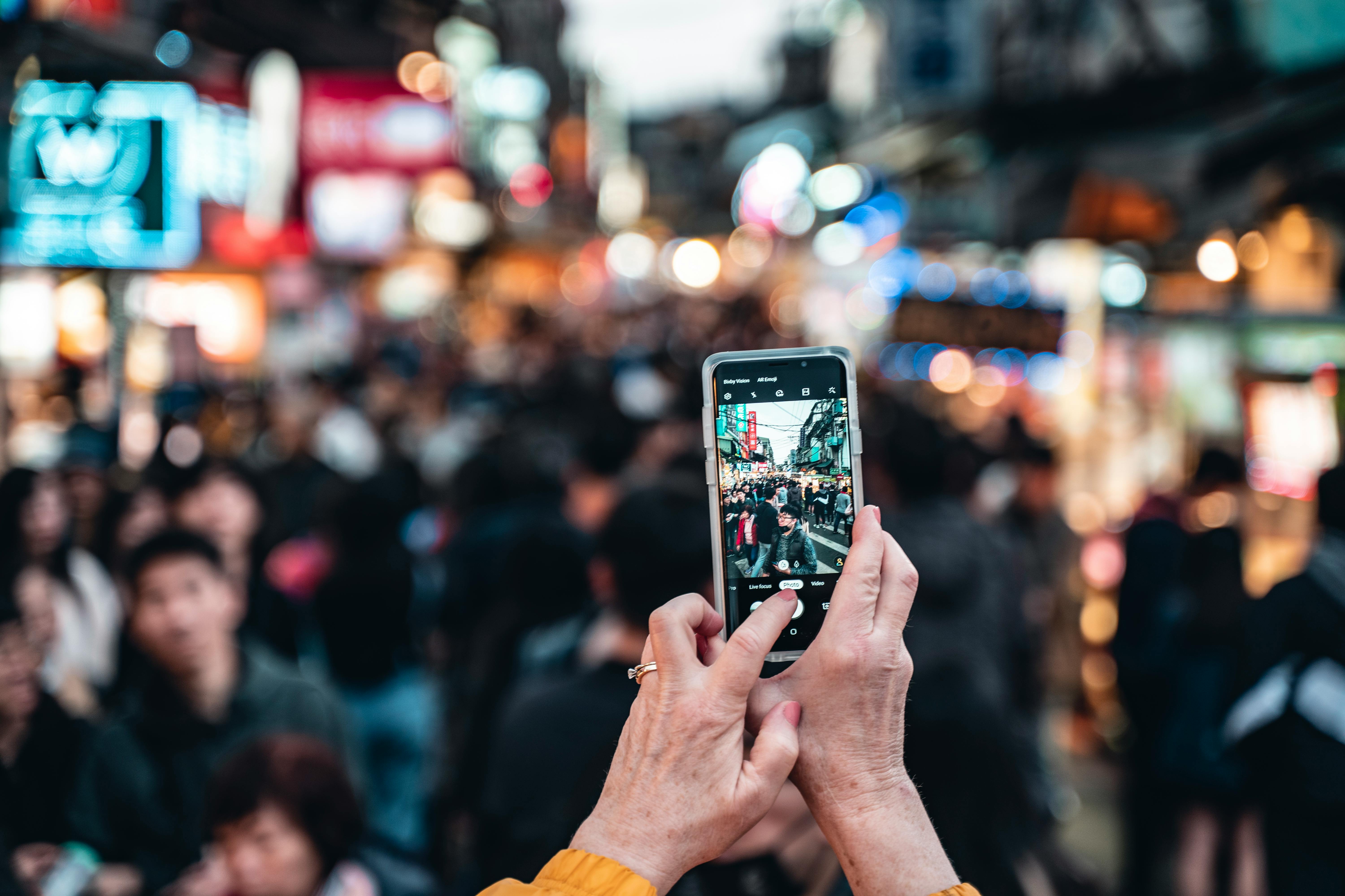 Snapchat’s Imagine Lens: Democratizing Creativity with AI-Powered Prompts
