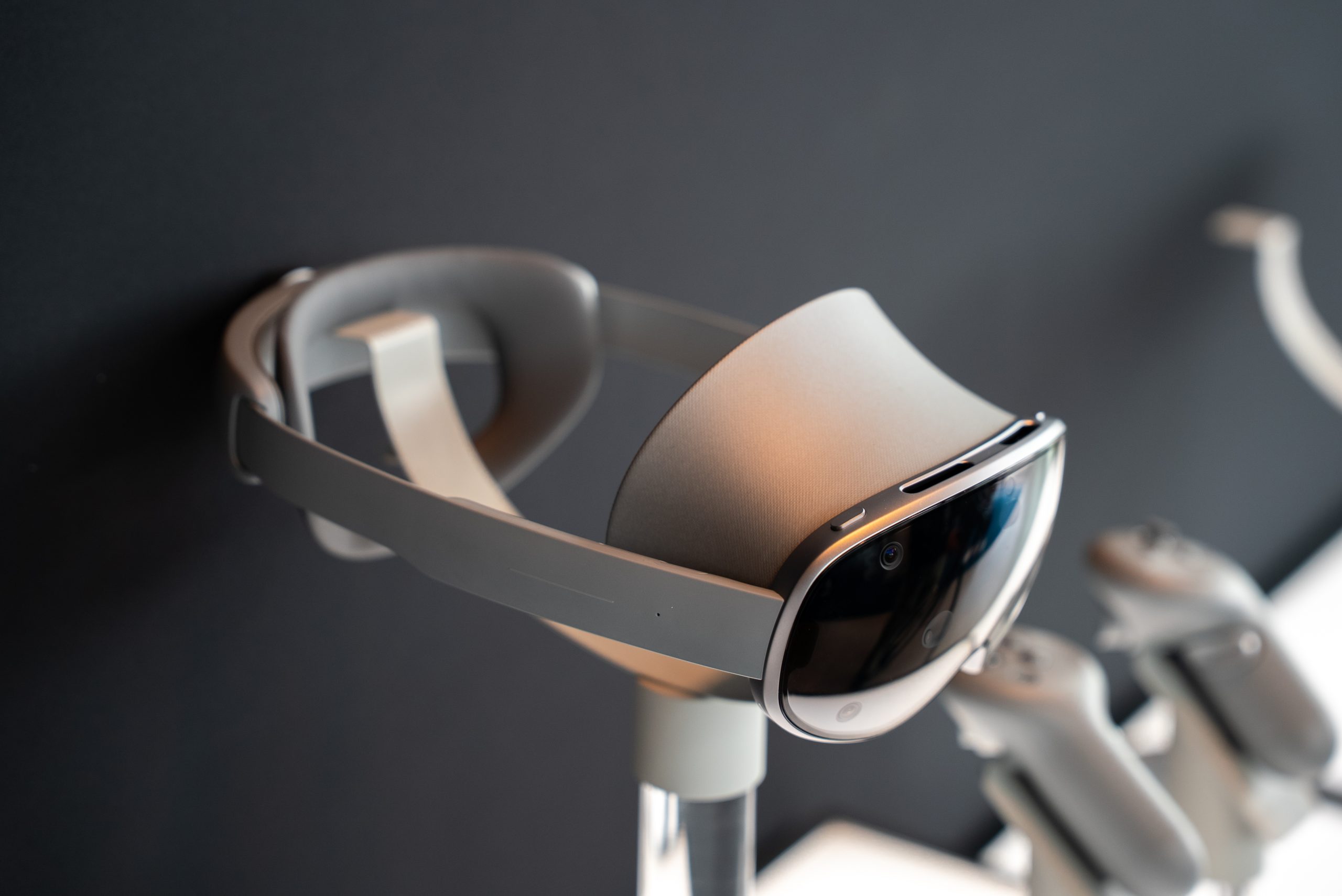 The Impact of Samsung's Galaxy XR Mixed Reality Headset on the Entertainment Industry