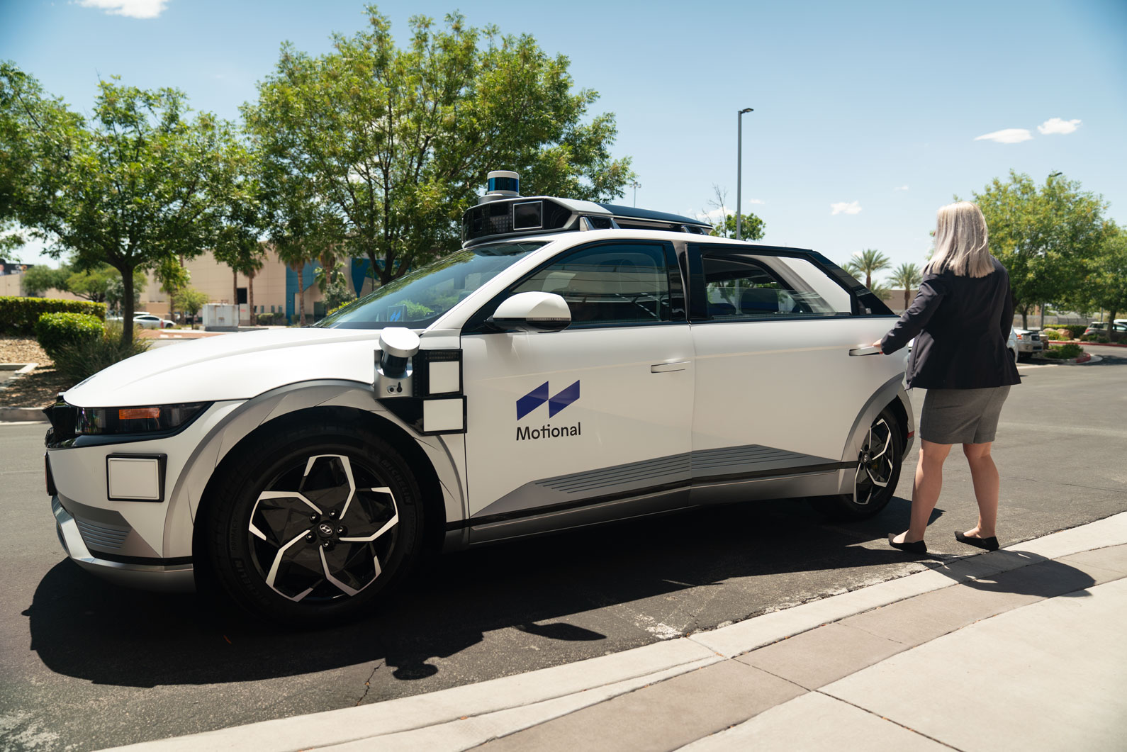 Motional Reboots Its Robotaxi Strategy With an AI-First Approach