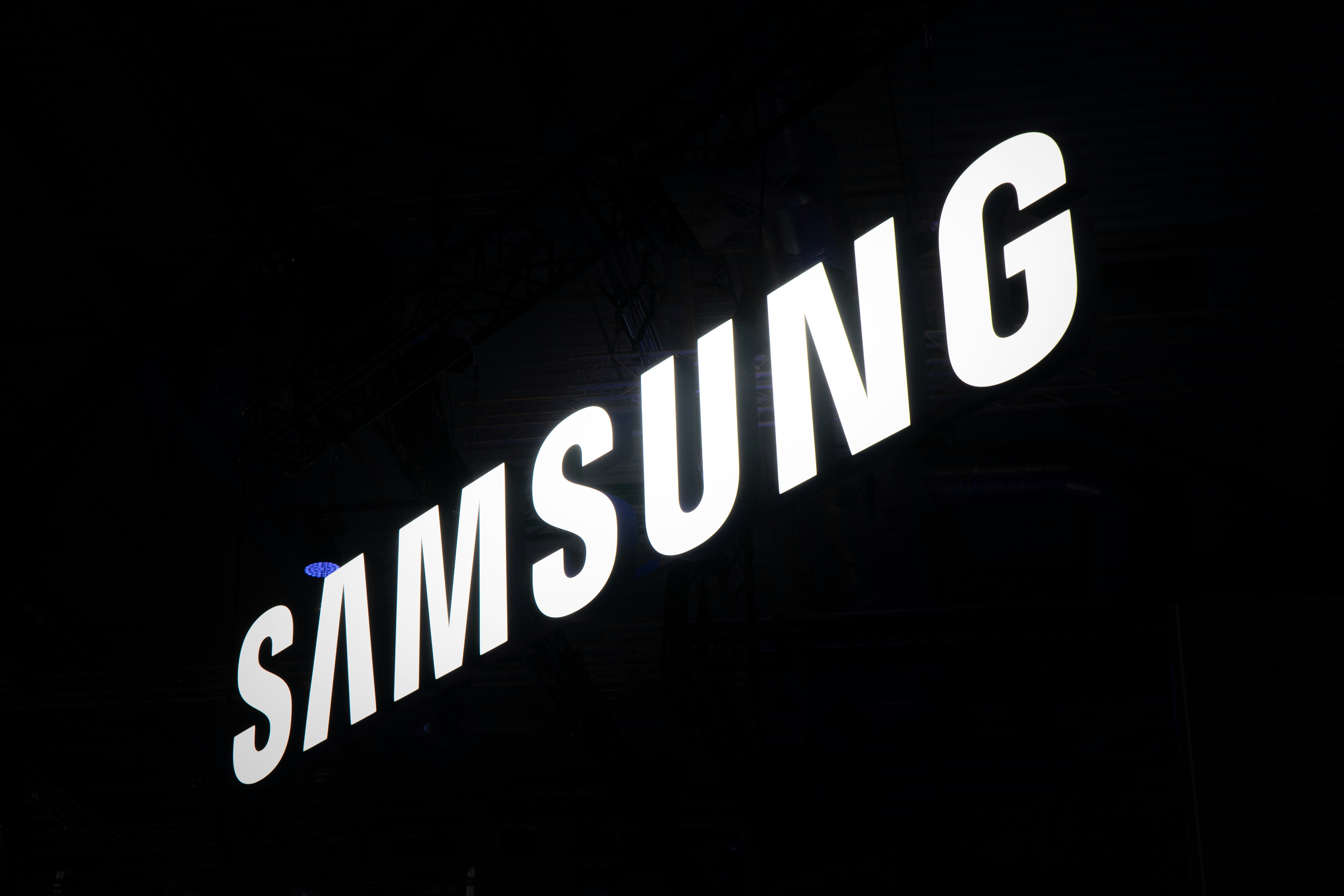 Samsung Forecasts Record Profit as AI Chip Demand Surges