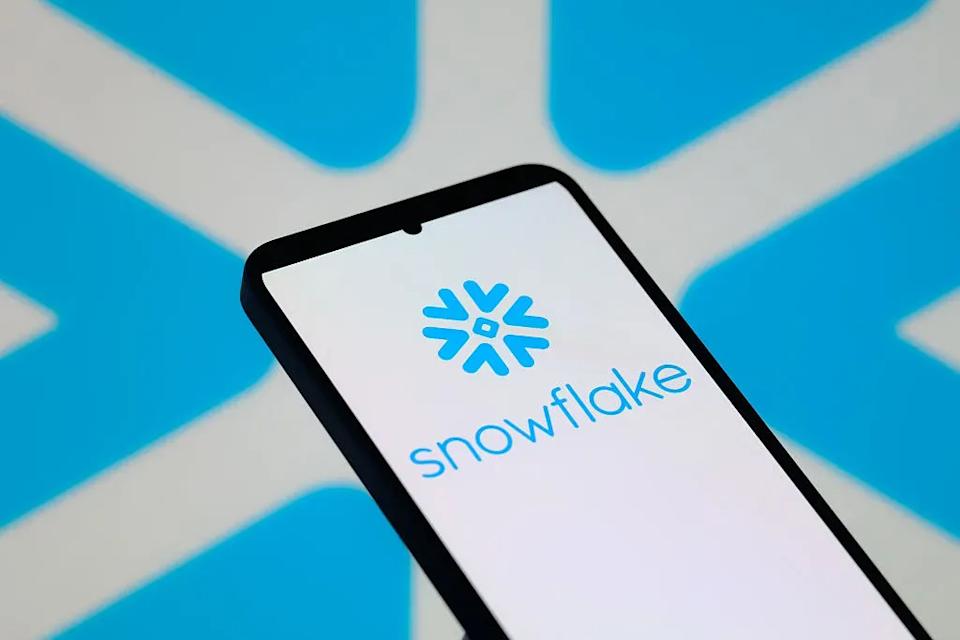 Snowflake Bets Big on AWS AI Chips in New $6 Billion Cloud Agreement