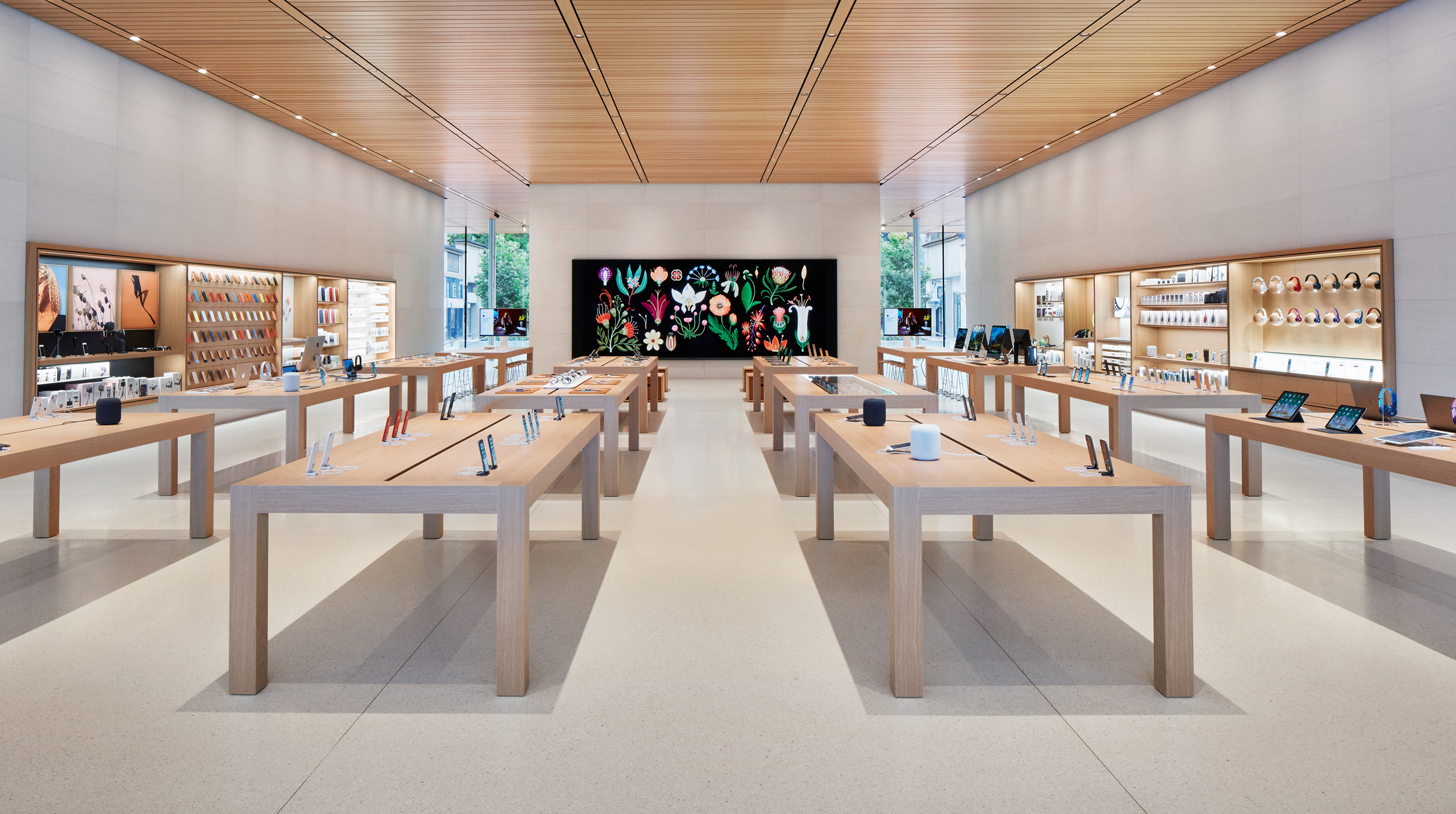 Former Apple Retail Chief Ron Johnson Says AI Shopping Agents Won’t Replace Stores