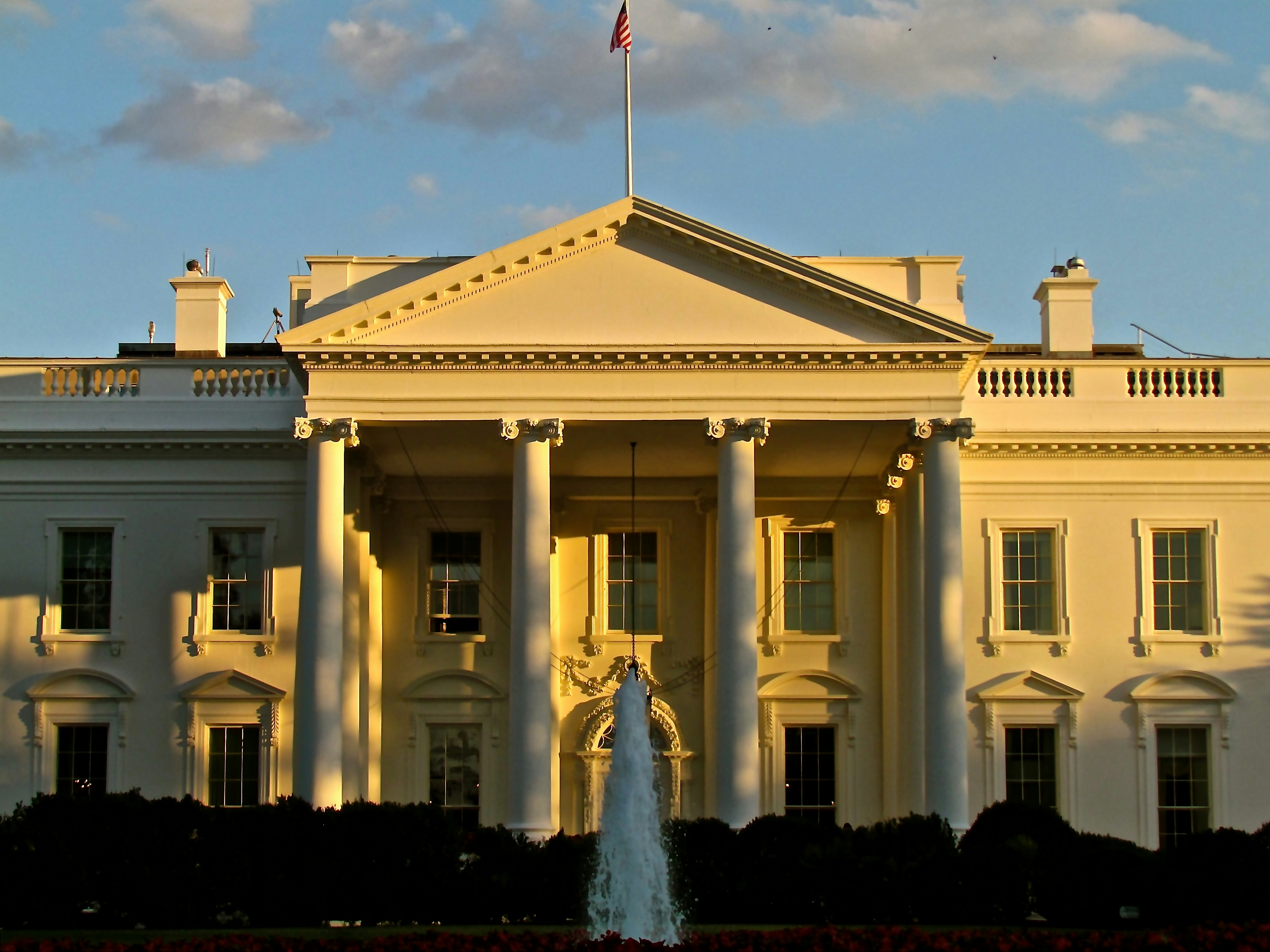 White House Champions Crypto, Touts AI-Driven Regulatory Shift